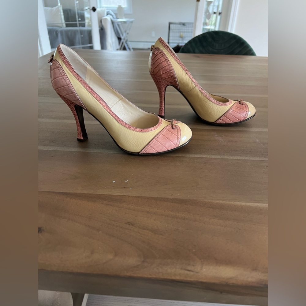 Women’s Marc Jacob’s Pink Embossed Pumps